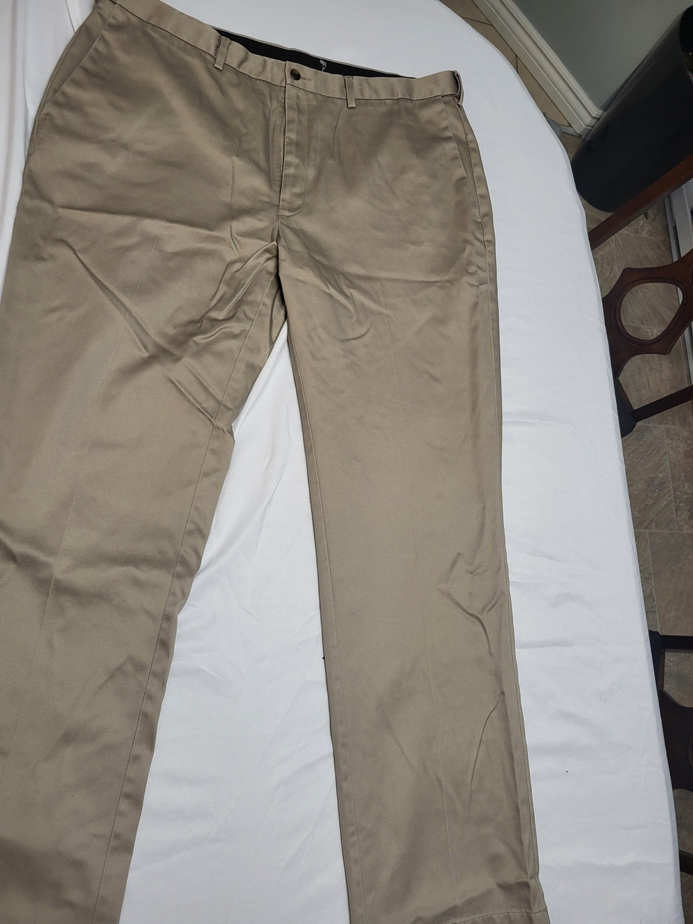 Haggar Men's Classic Flat-Front Chinos in Tan